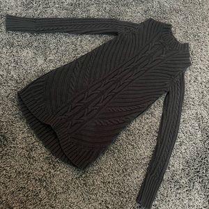 Sweater w/ cutout shoulders